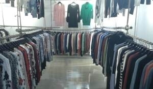 現(xiàn)應(yīng)季秋冬裝大量上市入庫,高中低檔次 -北京順義服裝服飾