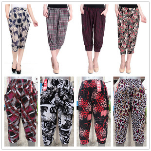 批發采購中老年女裝-夏季服裝批發中老年冰絲七分燈籠褲外貿庫存廠家直銷地攤趕集貨源.